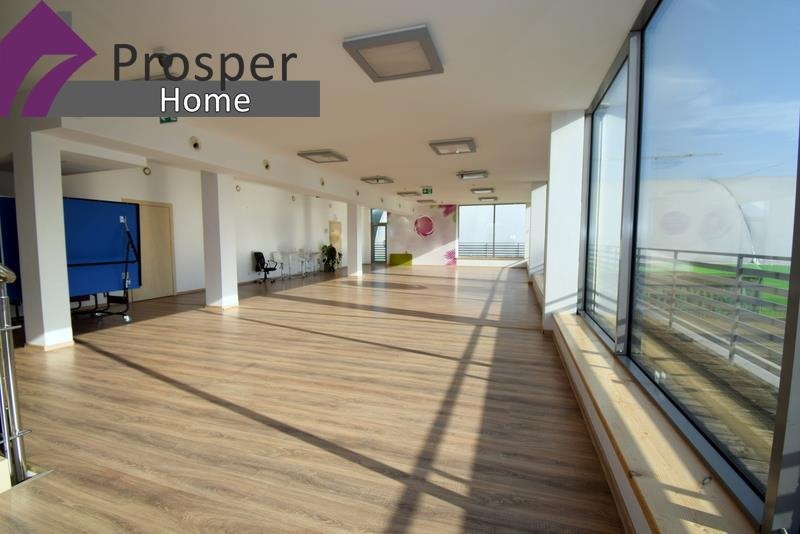 Przestronny lokal 204 m2 z dużymi przeszkleniami i parkingiem Rzeszów, Armii Krajowej  204m2 Foto 1