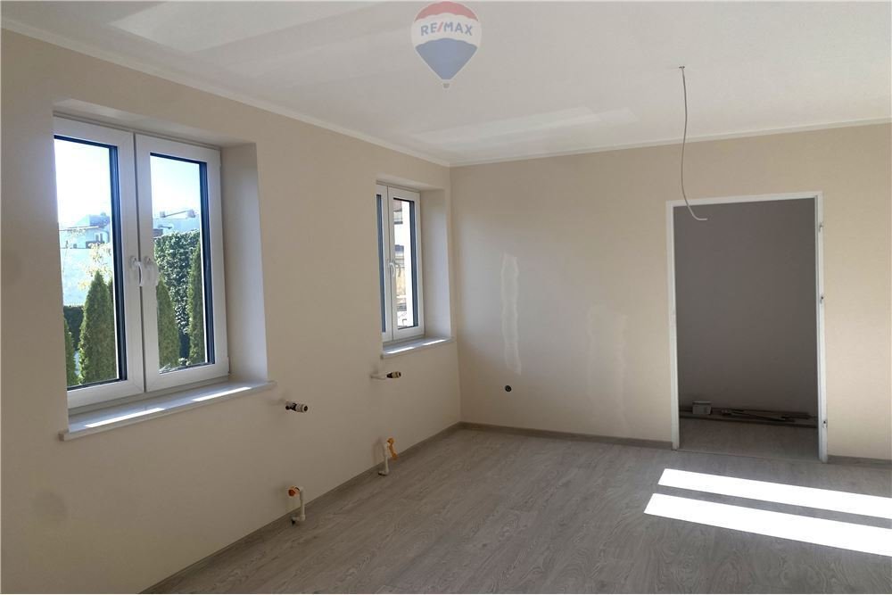 Mieszkanie trzypokojowe na wynajem Skoczów  107m2 Foto 1