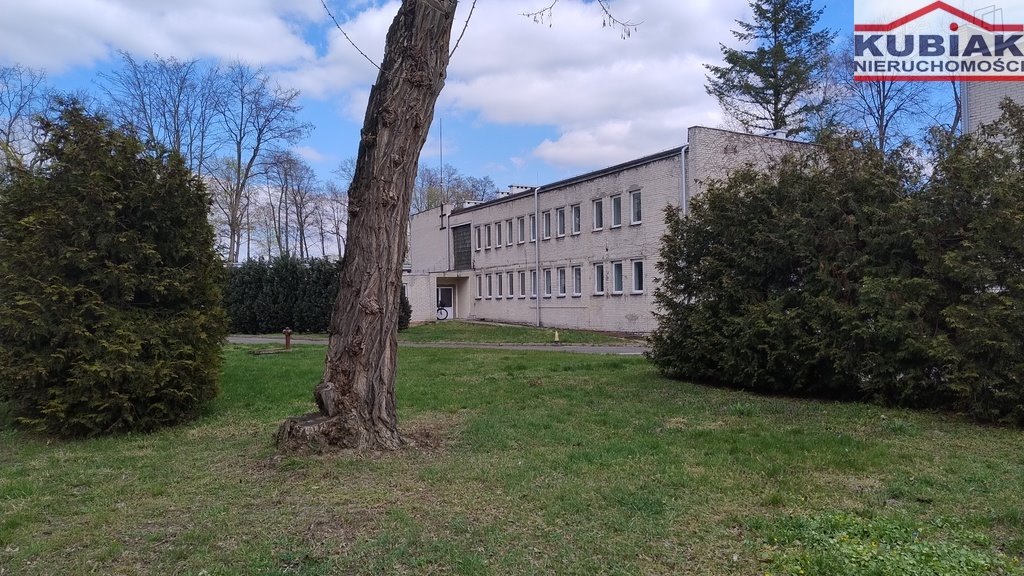 Nowoczesny biurowiec 487 m² po remoncie (Otrębusy) z klimatyzacją Otrębusy  487m2 Foto 1