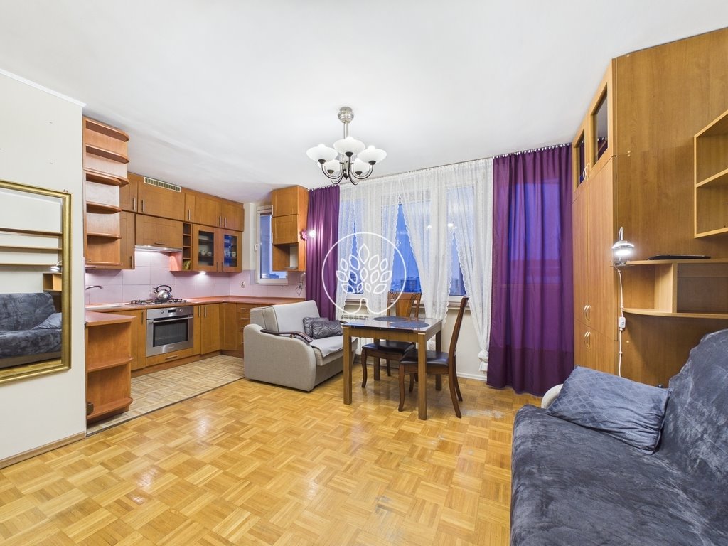 Funkcjonalna kawalerka 28 m² z dużymi oknami, blisko zieleni Warszawa, Włochy, 1 Sierpnia  28m2 Foto 1
