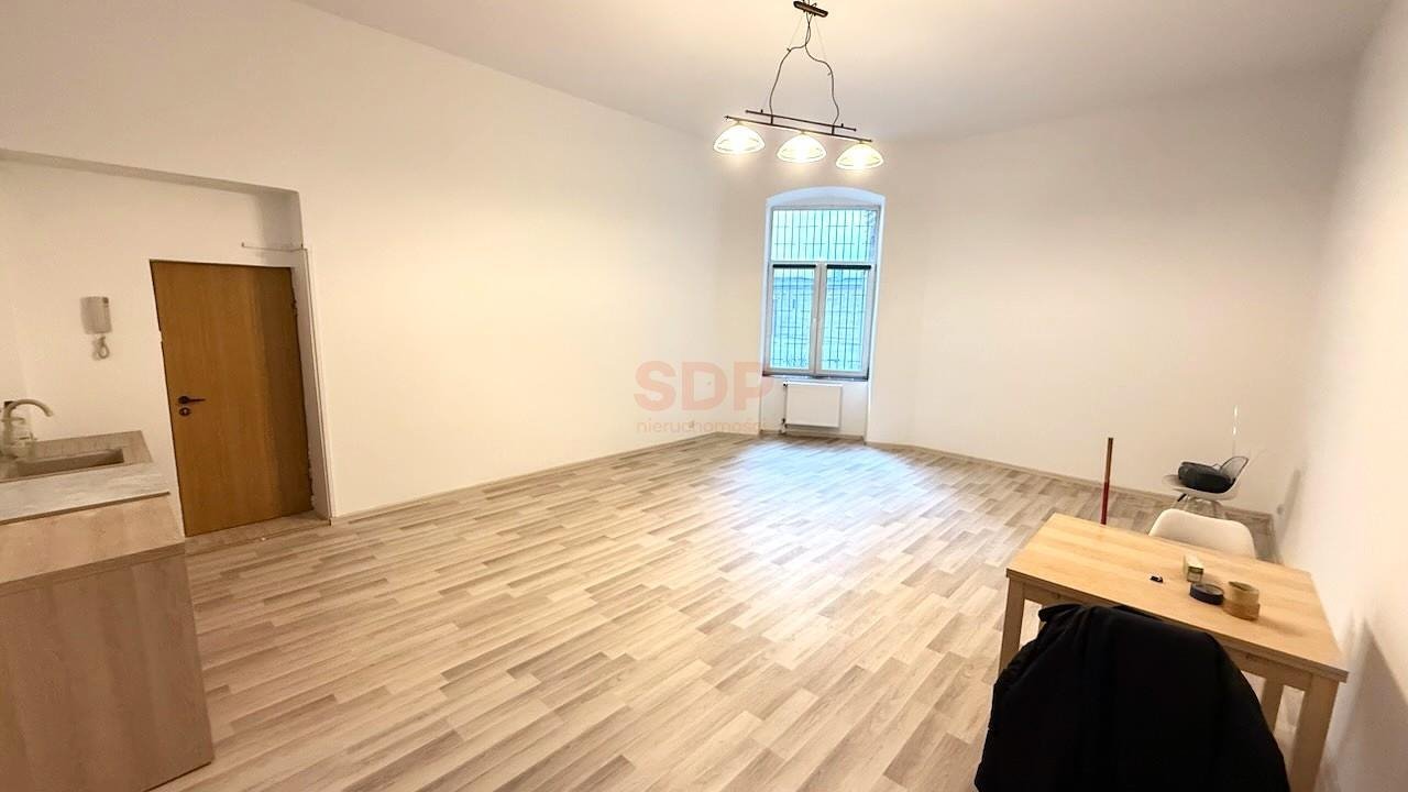 Lokal usługowy w centrum Łodzi z wejściem od ulicy Łódź, Śródmieście, Plac Wolności  93m2 Foto 1