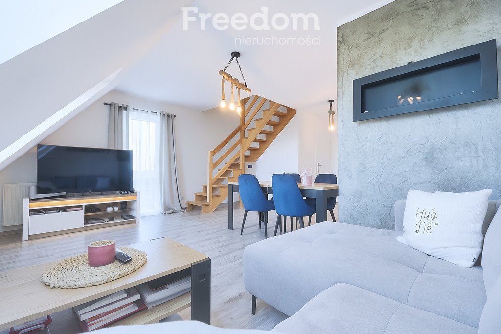 Mieszkanie trzypokojowe na sprzedaż Falknowo  72m2 Foto 1