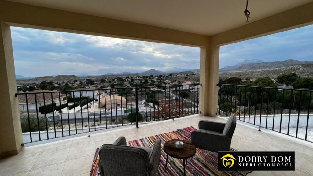 Willa z basenem i panoramicznymi widokami w Busot Hiszpania, Busot  200m2 Foto 1