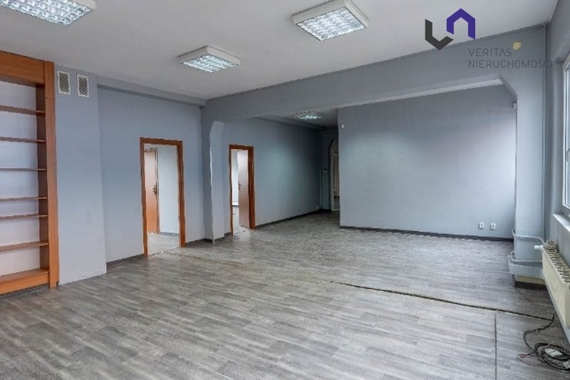Polecam funkcjonalny lokal biurowy 147 m² z monitoringiem i parkingiem Katowice, os. Witosa  147m2 Foto 1