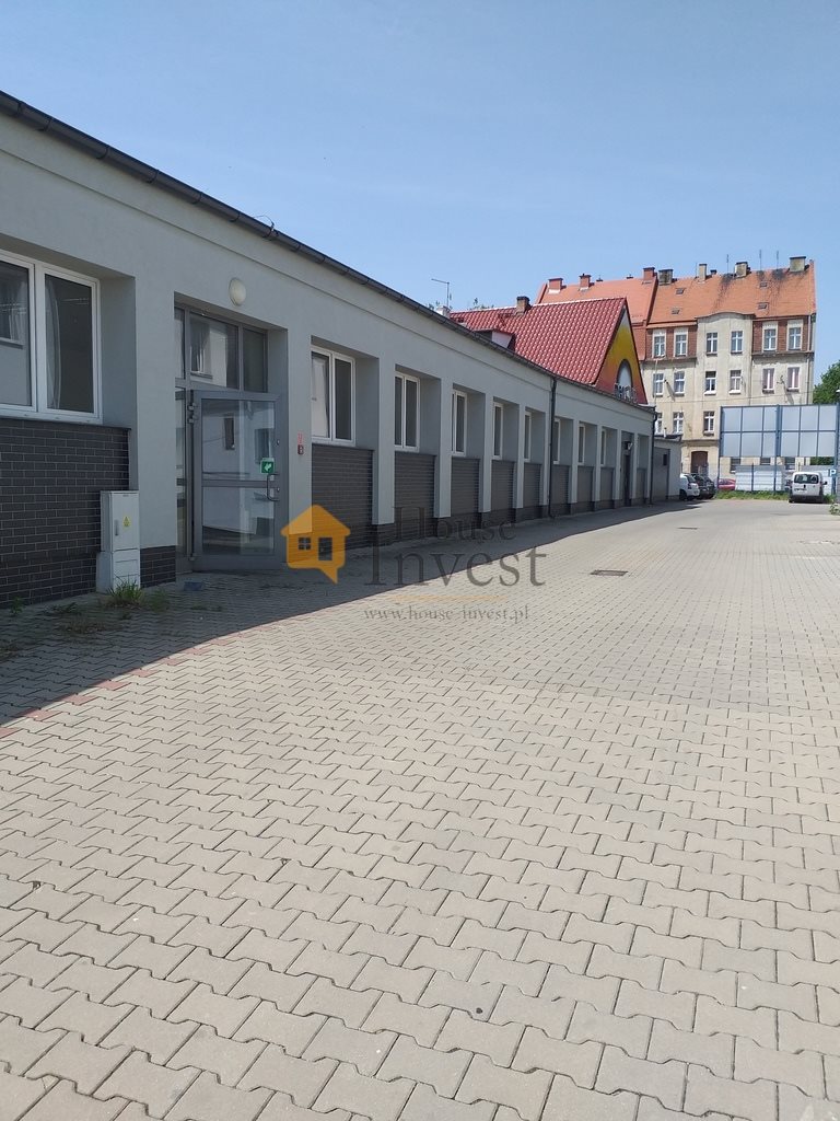 Nowoczesny lokal 114 m2 z dużą bramą w Legnicy Legnica, Jaworzyńska  114m2 Foto 1