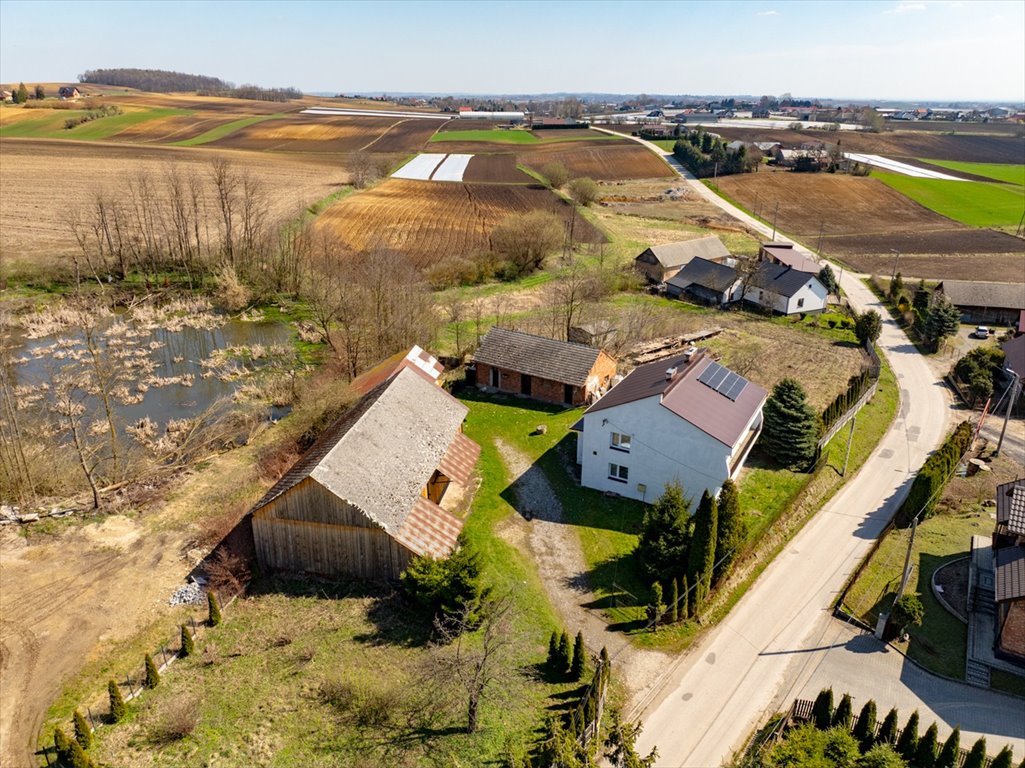 Dom z zabudową gospodarczą i polem ornym 220 m2 Łyszkowice, 43  220m2 Foto 1