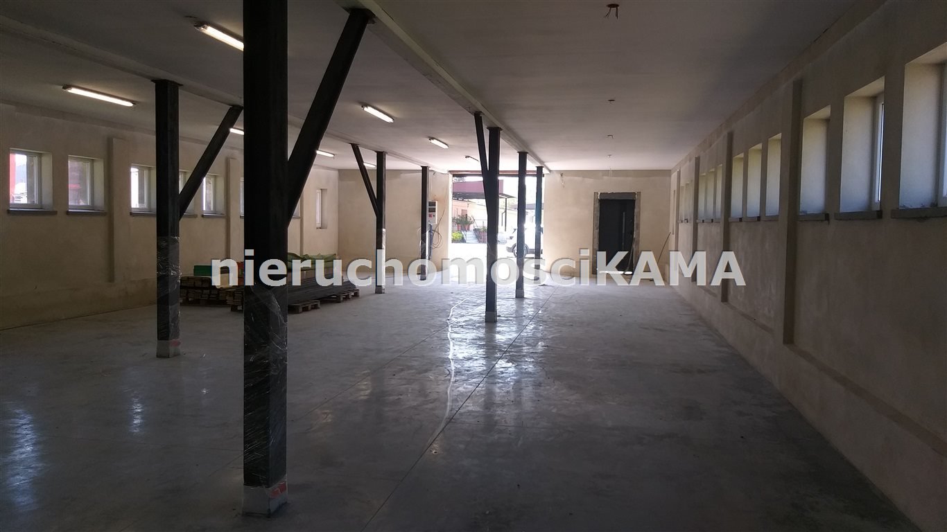 Na wynajem magazyn 409 m² z biurami i placem w Bielsku-Bałej Bielsko-Biała  409m2 Foto 1