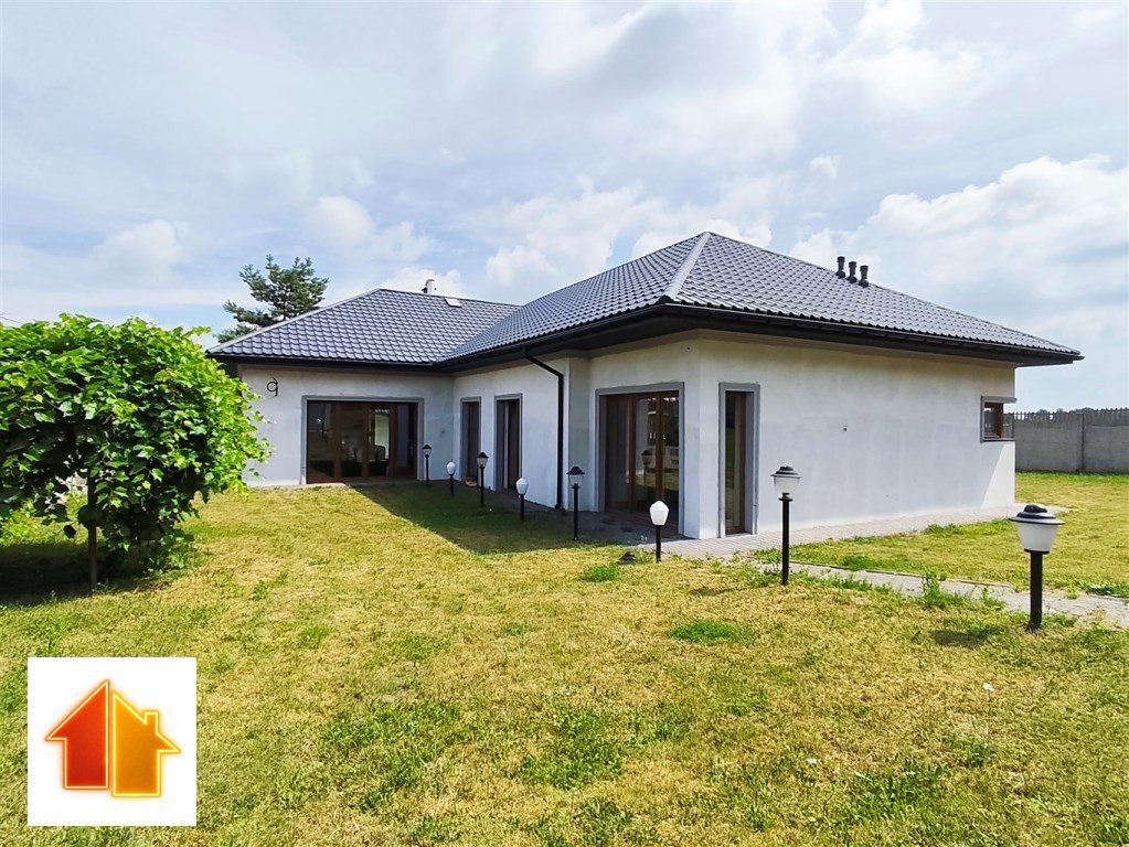 Przestronny dom z 6 sypialniami, dużym salonem i garażem Sitkówka-Nowiny, Brzezińska 24  212m2 Foto 1