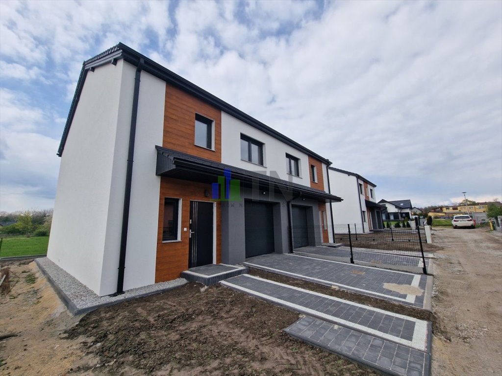 Dom bliźniak z garażem, 4 pokoje, nowoczesne wykończenie Wilczyce  117m2 Foto 1