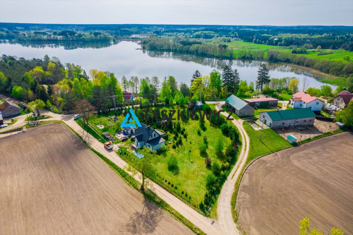 Dom z widokiem na jezioro w Wyrówno – 90 m2, duża działka Wyrówno  90m2 Foto 1