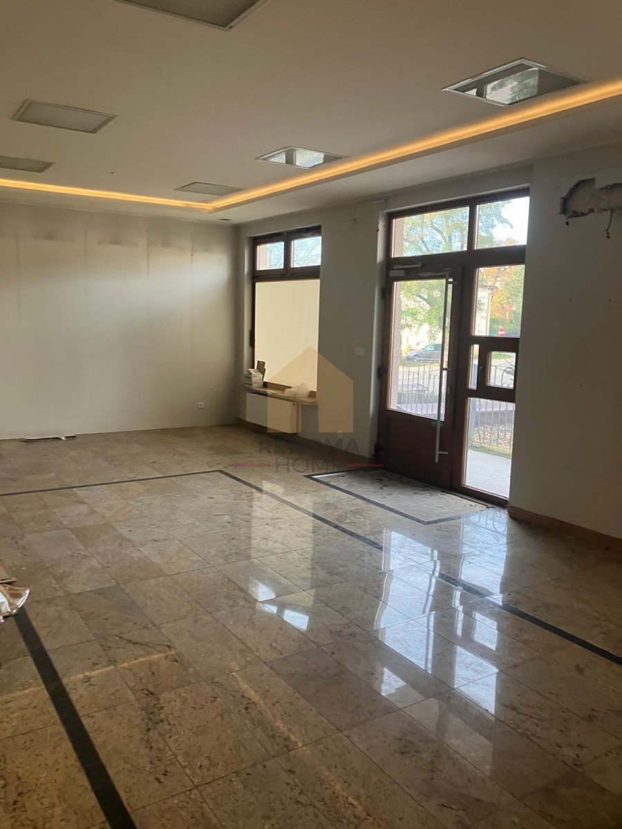 Lokal usługowy 158 m2 z witrynami, wysoki standard zapraszam Oborniki Śląskie  158m2 Foto 1