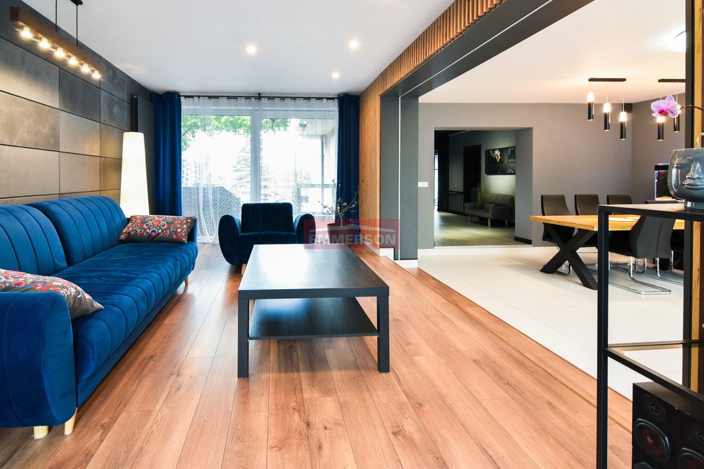 Zapraszam do obejrzenia przestronnego domu 340 m² z tarasami i widokami Libertów  340m2 Foto 1