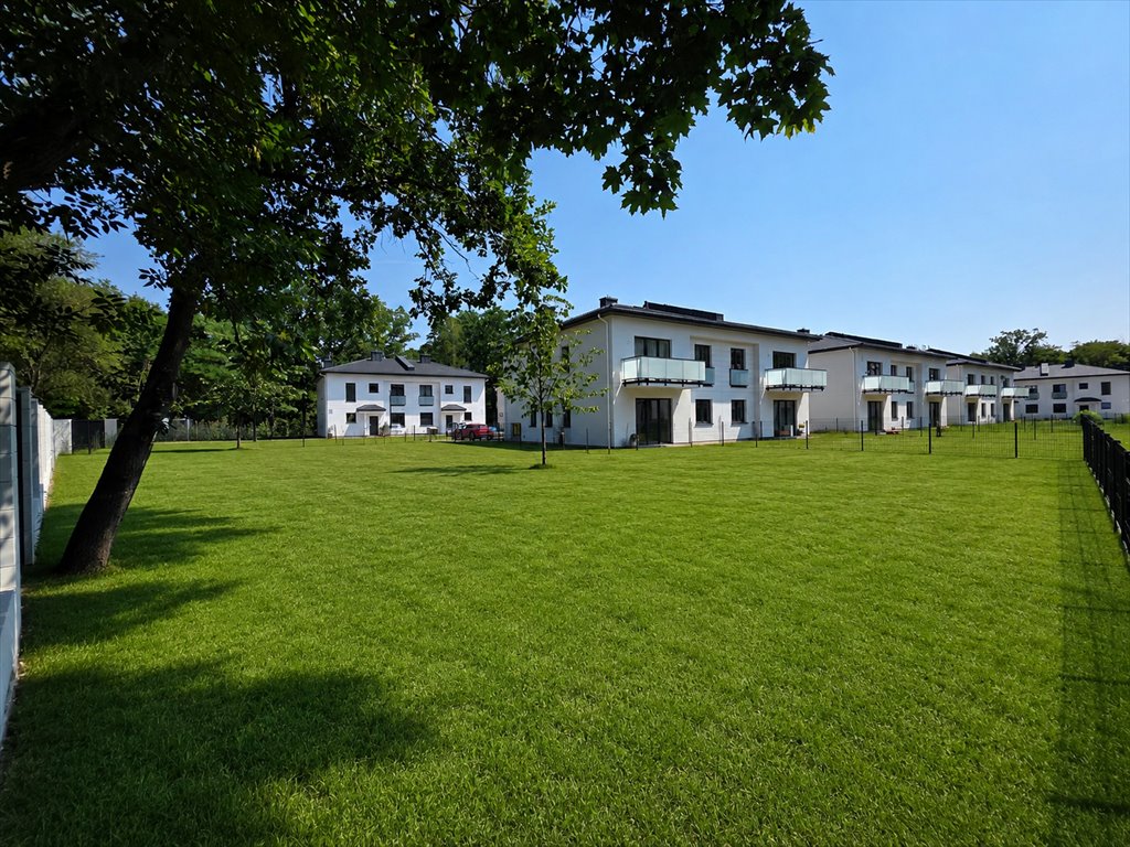 Przestronny apartament z dużym ogrodem 770 m² w Wawrze. Warszawa, Wawer, Bysławska 40  75m2 Foto 1
