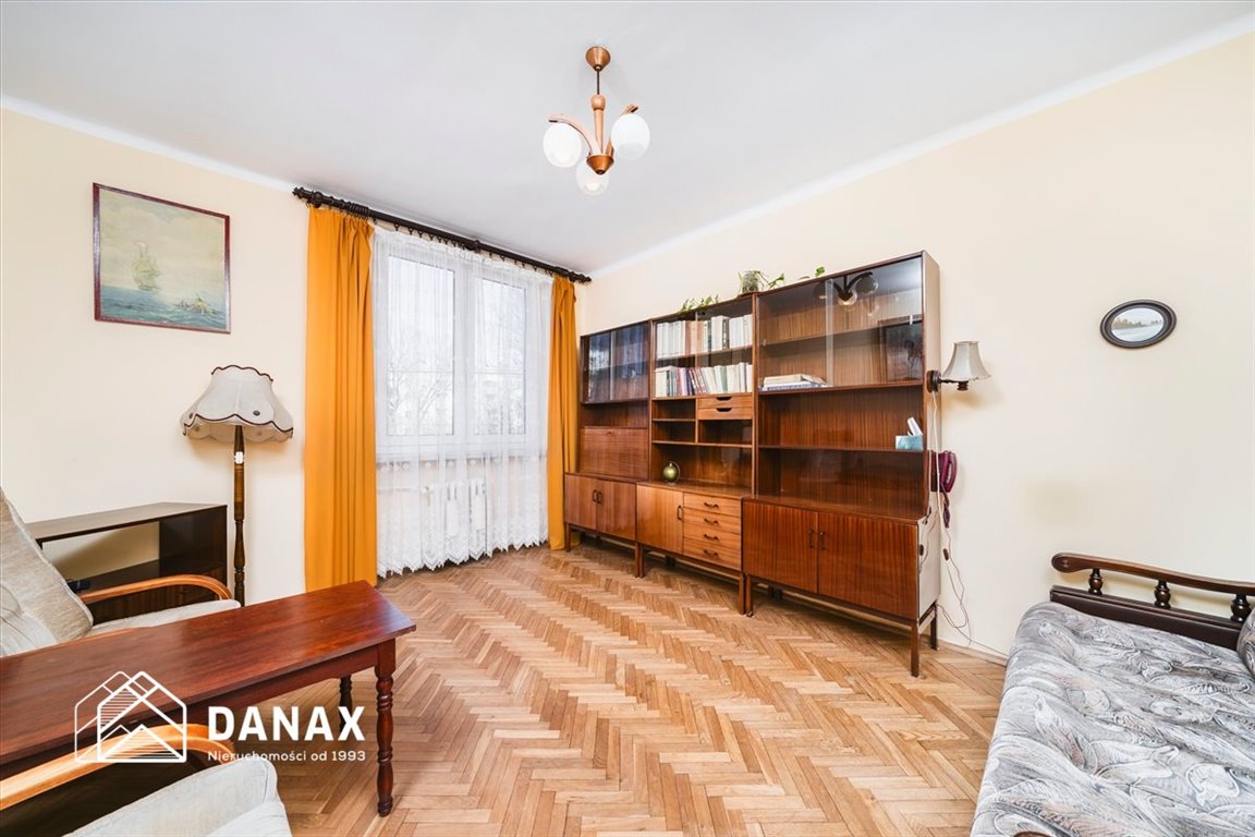 Przestronne 2 pokoje z jasną kuchnią, piwnicą i potencjałem Kraków, Nowa Huta, os. Centrum B  49m2 Foto 1