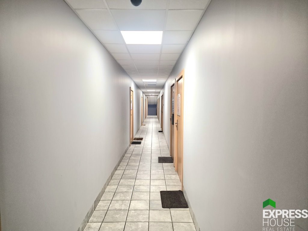 Przestronne biuro 30 m² na I piętrze, świetna komunikacja Częstochowa, Równoległa  30m2 Foto 1