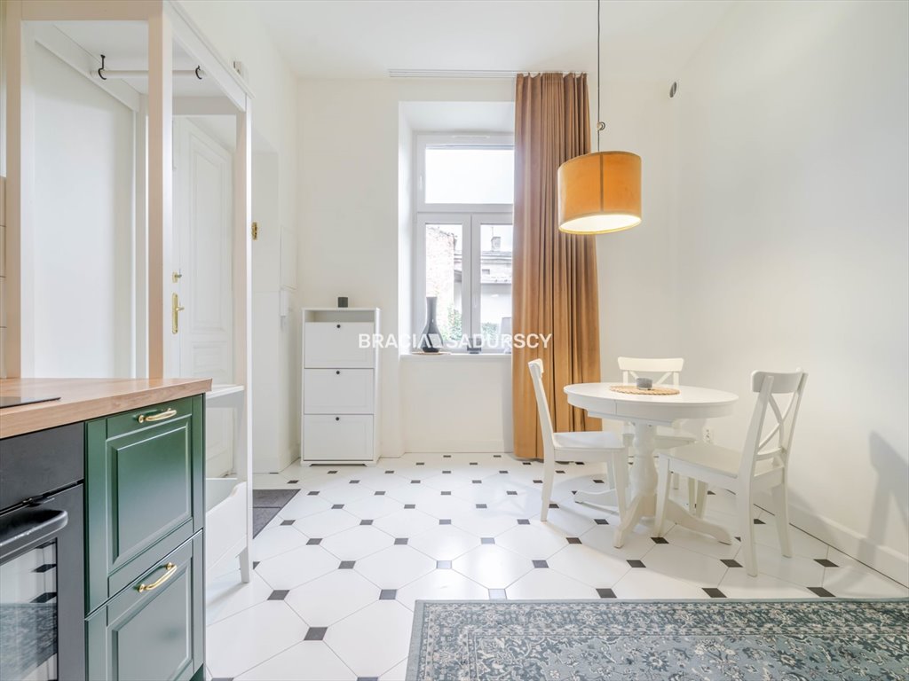 Mieszkanie dwupokojowe na wynajem Kraków, Kapucyńska  60m2 Foto 1