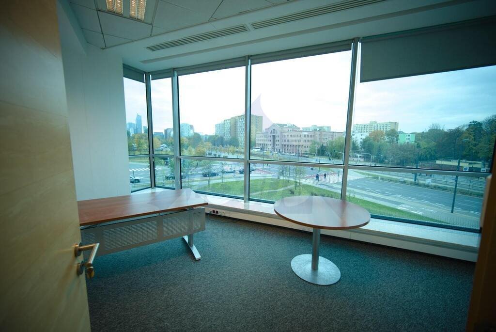 Nowoczesne biuro 300 m² z windą i gabinetami w Woli Warszawa, Wola  301m2 Foto 1