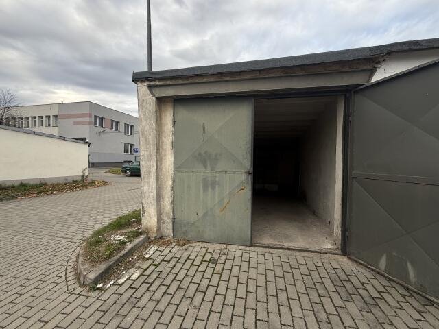 Garaż 16,5 m² z prądem i solidną bramą - zapraszam Opole, os. Chabrów, Chabrów  17m2 Foto 1