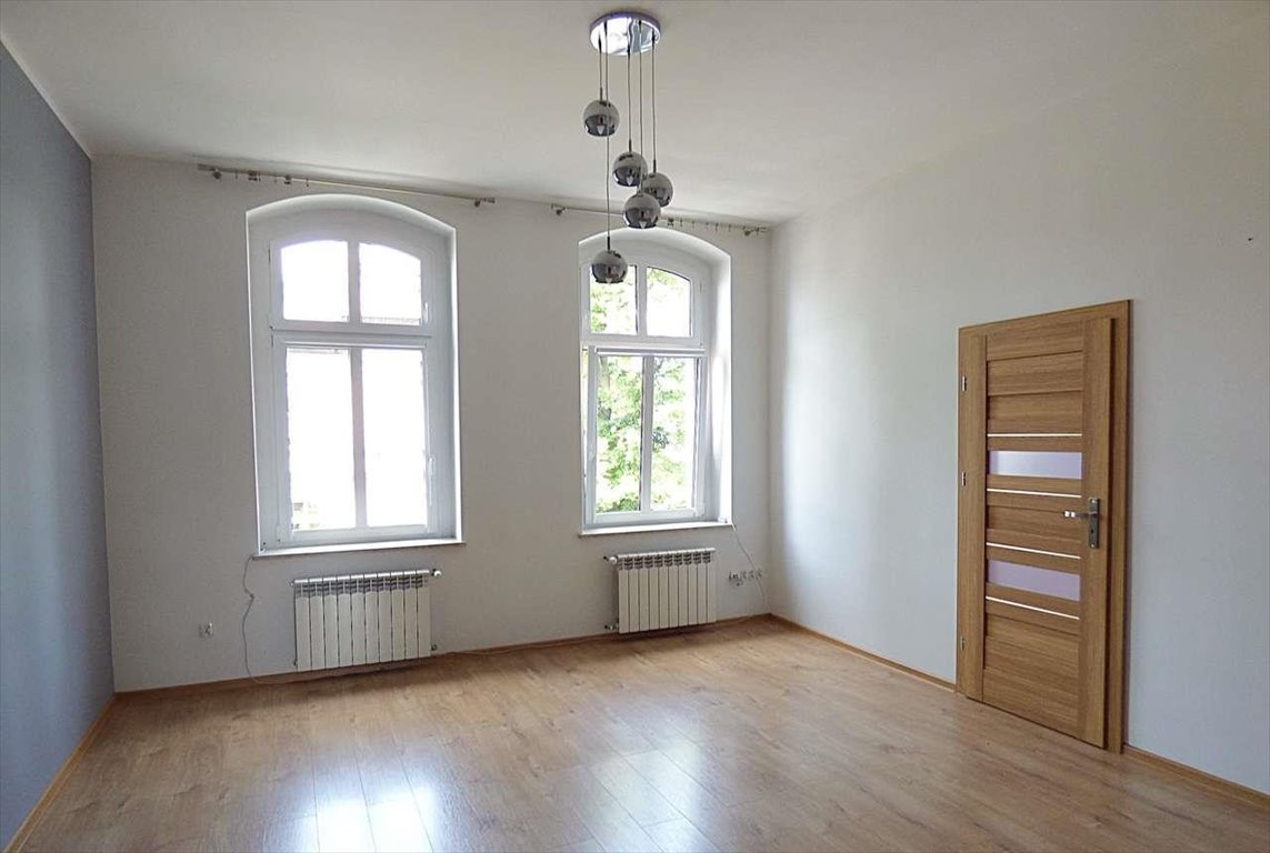 Mieszkanie trzypokojowe na sprzedaż Kluczbork  88m2 Foto 1