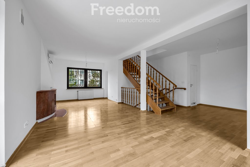 Przestronny dom 282 m² z garażem i ogrodem w Włochach Warszawa, Włochy, Denarowa  282m2 Foto 1