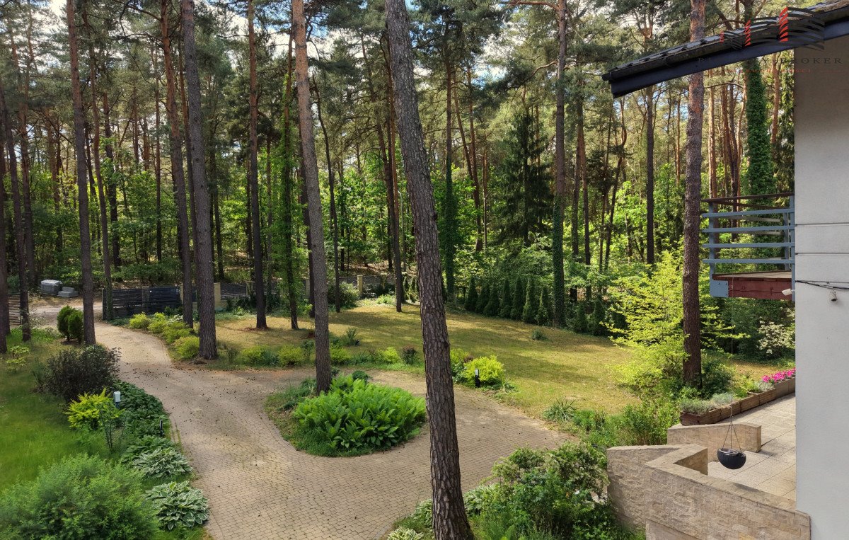 Zapraszam do przestronnego domu 267 m² w Magdalence z widokiem na las Magdalenka  267m2 Foto 1