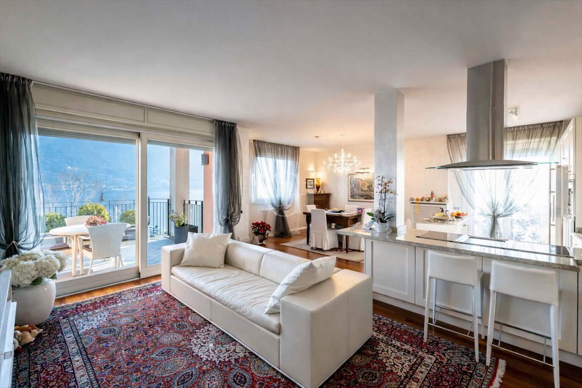 Ekskluzywne mieszkanie z panoramicznym widokiem na jezioro Włochy, Sarnico  159m2 Foto 1