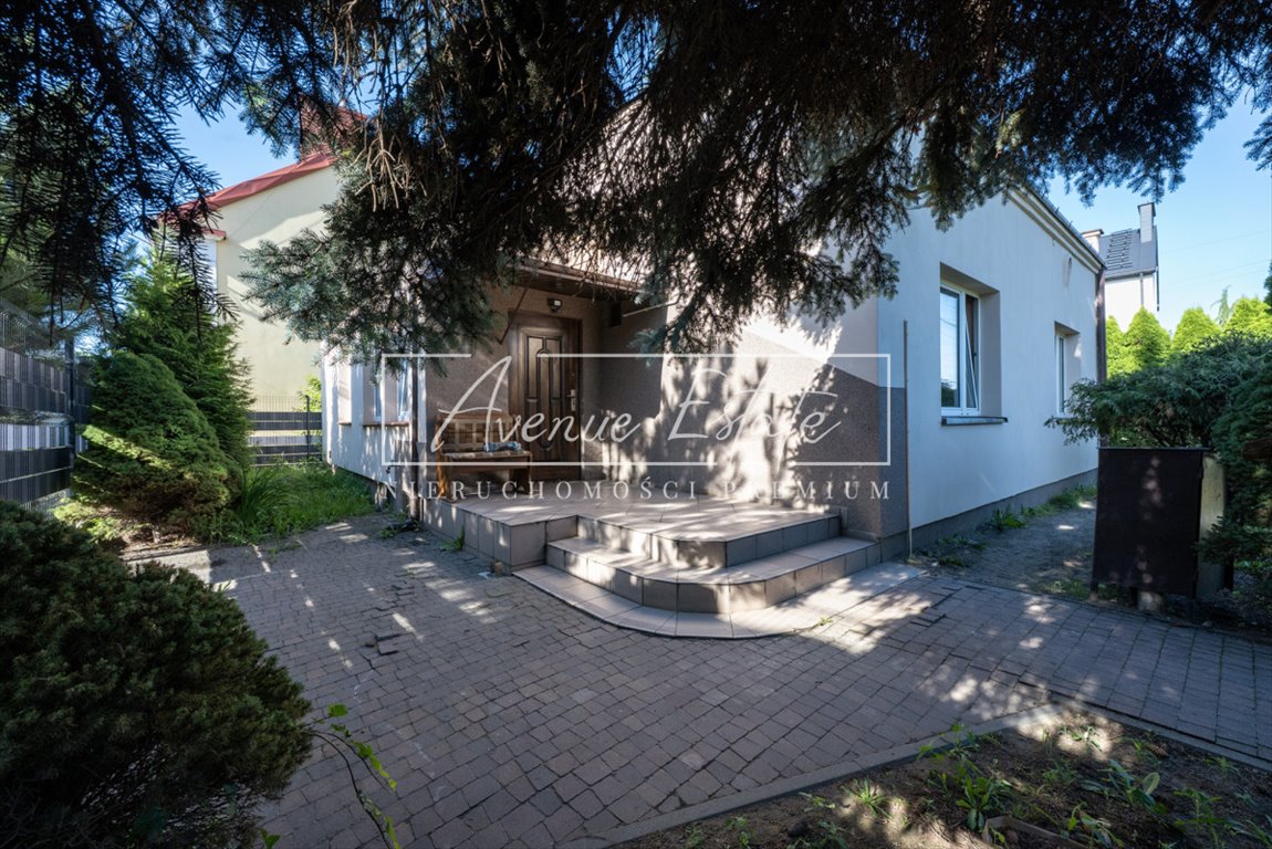 Do sprzedania klimatyczny dom 112 m² z unikatową kapliczką w Markach Marki, Legionowa  112m2 Foto 1