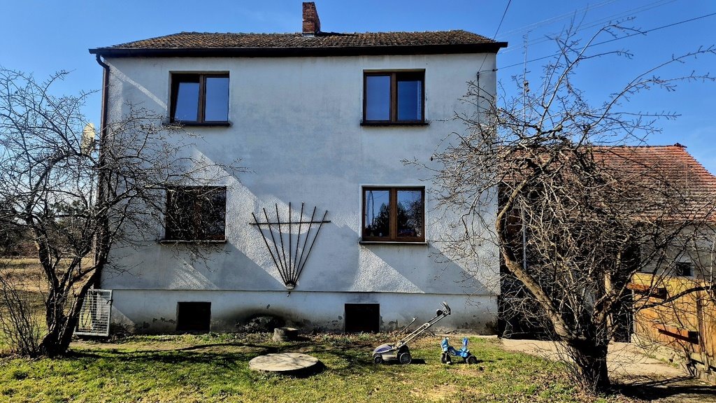 Dom do remontu z zabytkowymi budynkami na dużej działce Popielów, Kościuszki  120m2 Foto 1