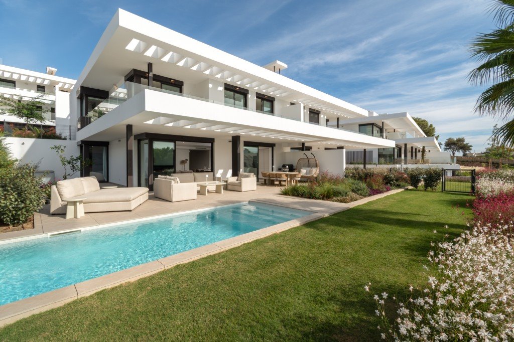 Luksusowa villa przy polu golfowym Santa Clara, Marbella Hiszpania, Santa Clara Golf, Marbella, Santa Clara  290m2 Foto 1
