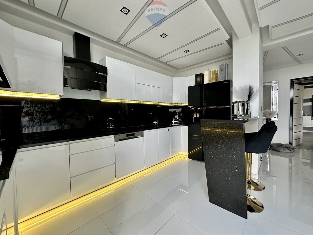 Przestronne mieszkanie 110 m² z 3 parkingami i eleganckim wnętrzem Bielsko-Biała  110m2 Foto 1