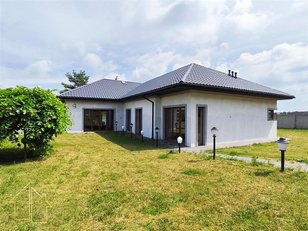 Do sprzedania przestronny dom z 6 sypialniami i dużym salonem Sitkówka-Nowiny, Brzezińska  212m2 Foto 1