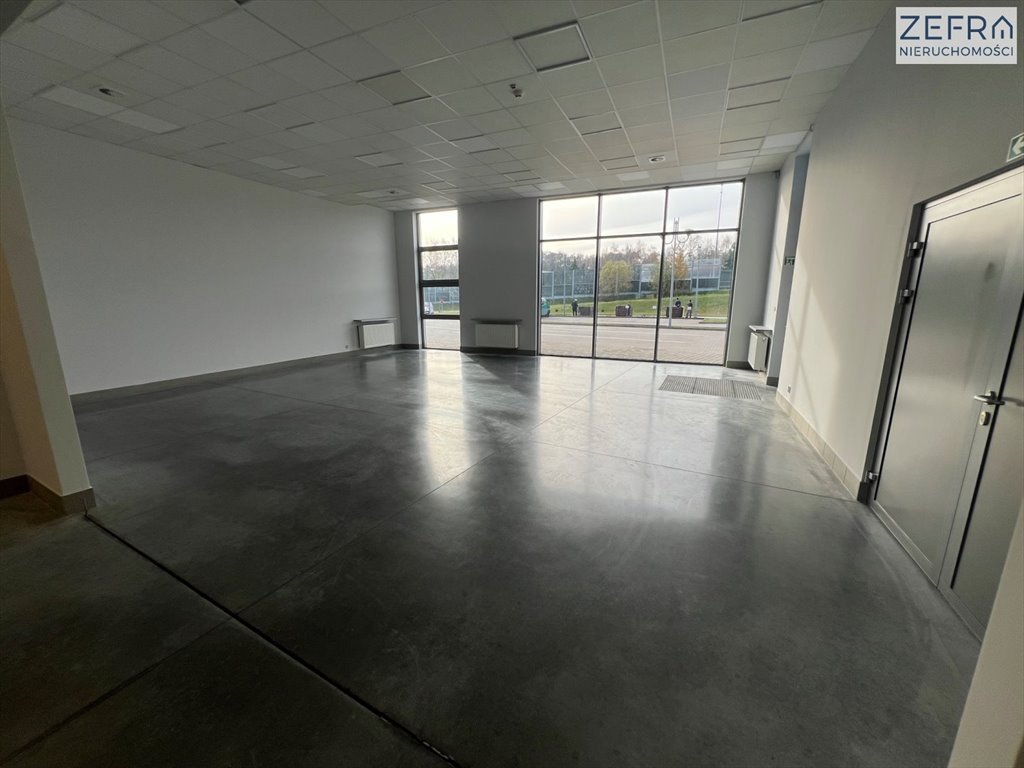 Modlnica: Lokal 373 m² z witrynami i dużym parkingiem Modlnica  373m2 Foto 1