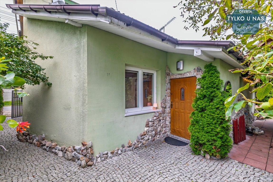 Przytulny dom z ogrodem i tarasem w Zduńskiej Woli Zduńska Wola, Wiejska  63m2 Foto 1