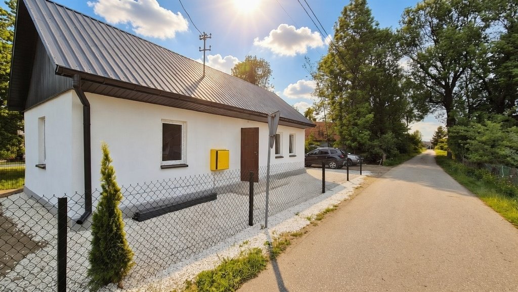 Dom drewniany po remoncie, mała działka, niskie koszty Biskupice  48m2 Foto 1