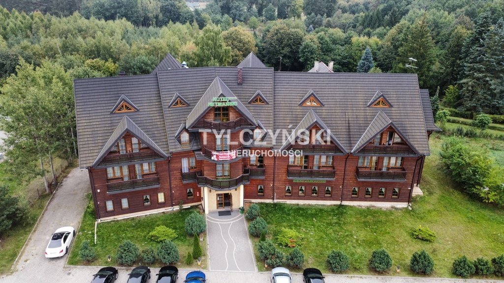 Lokal użytkowy na sprzedaż Podlas  1 680m2 Foto 1