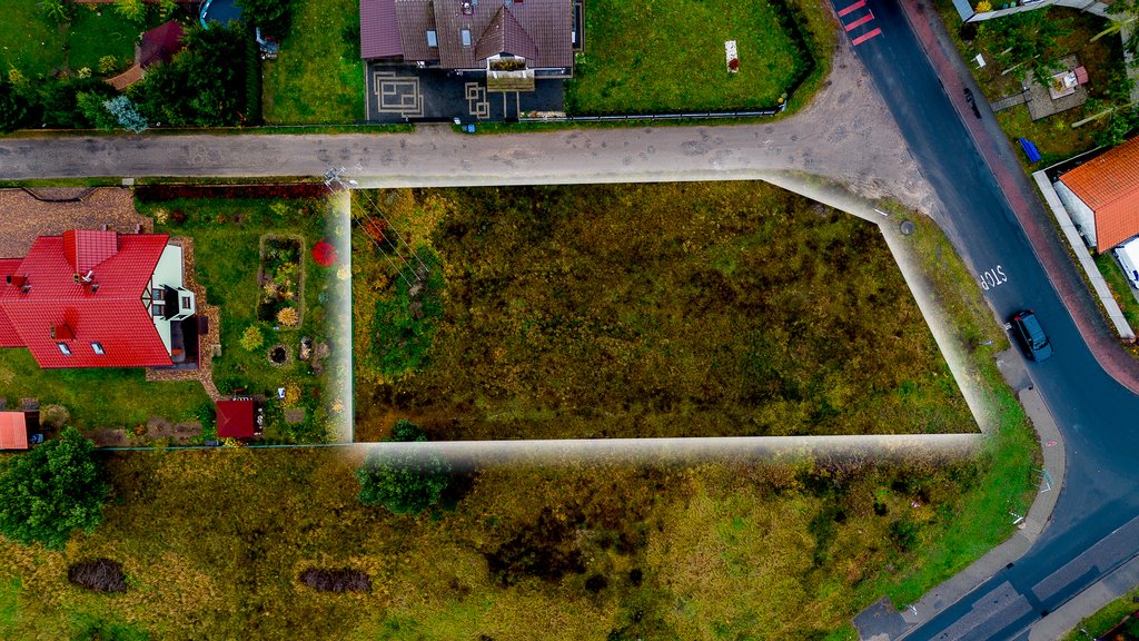 Przestronna działka 1364 m² z dostępem do mediów i nową zabudową Zielonagóra  1 364m2 Foto 1