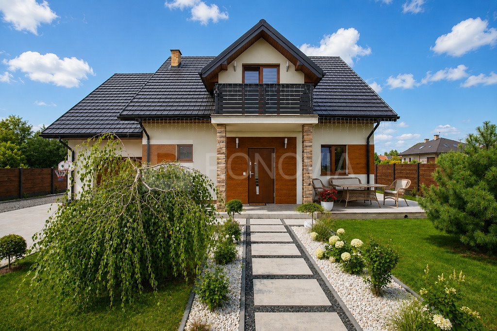 Gotowy dom 165 m² z ogrodem - komfort i funkcjonalność Siedliszcze  165m2 Foto 1