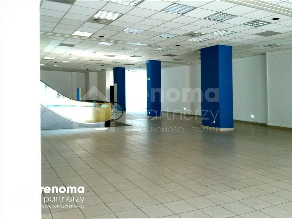 Duży lokal handlowy 1267 m2 z windą i parkingiem Koszalin  1 267m2 Foto 1