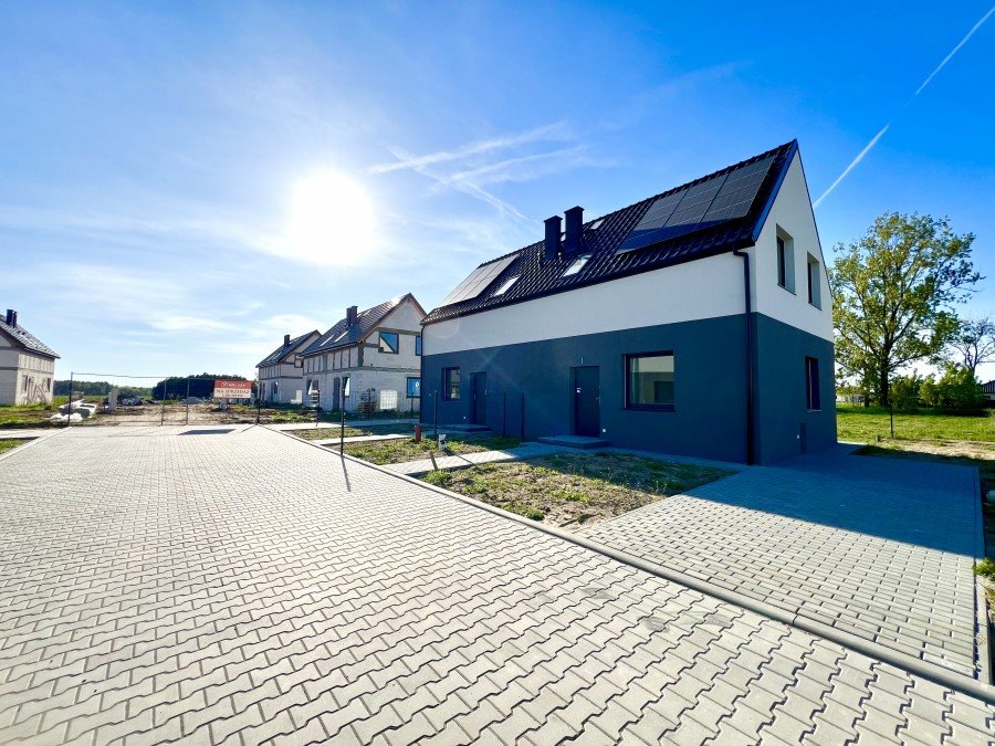 Segment domu energooszczędny z tarasem i 2 miejscami parkingowymi Stargard  77m2 Foto 1
