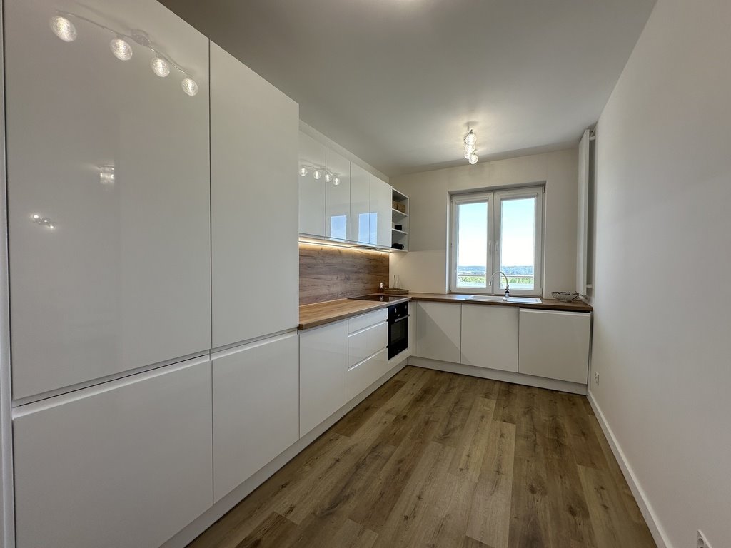 Mieszkanie czteropokojowe  na sprzedaż Tarnobrzeg, Pułkownika Rudolfa Jagielskiego  77m2 Foto 1