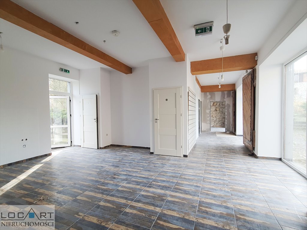 Atrakcyjny lokal 140 m2 na Woli Justowskiej z dużymi przeszkleniami Kraków, Zwierzyniec, Wola Justowska, Kasztanowa  140m2 Foto 1