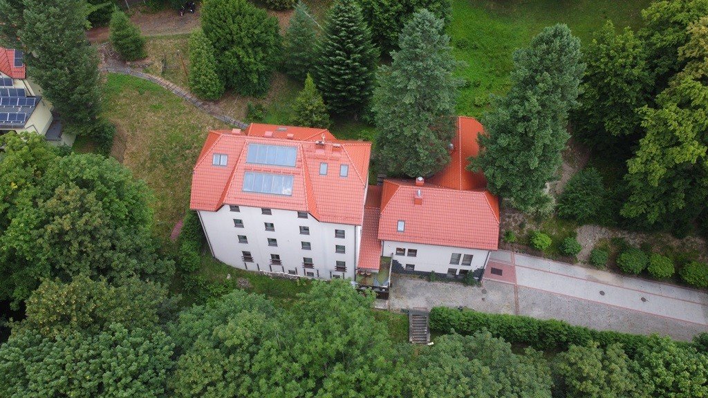 Nowoczesny hotel konferencyjny 26 pokoi, 50 miejsc - polecam! Pokrzywna, Pokrzywna 23  1 200m2 Foto 1