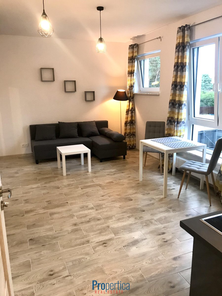 Kawalerka z miejscem postojowym i komórką w Legionowie Legionowo, Stefana Batorego  27m2 Foto 1