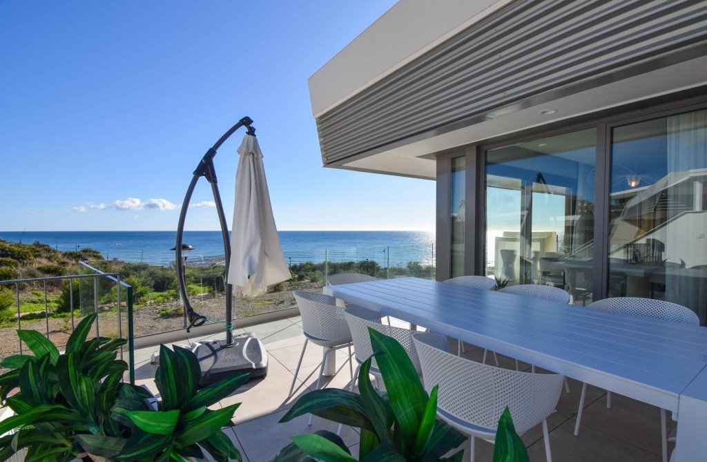 Nowoczesny dom z panoramicznym widokiem na morze w Mijas Hiszpania, Mijas  161m2 Foto 1