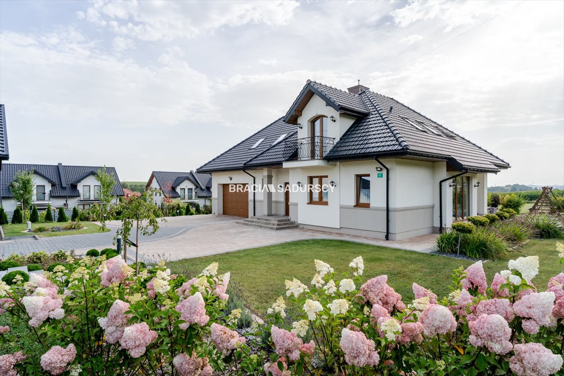 Dom na sprzedaż Węgrzce  273m2 Foto 1