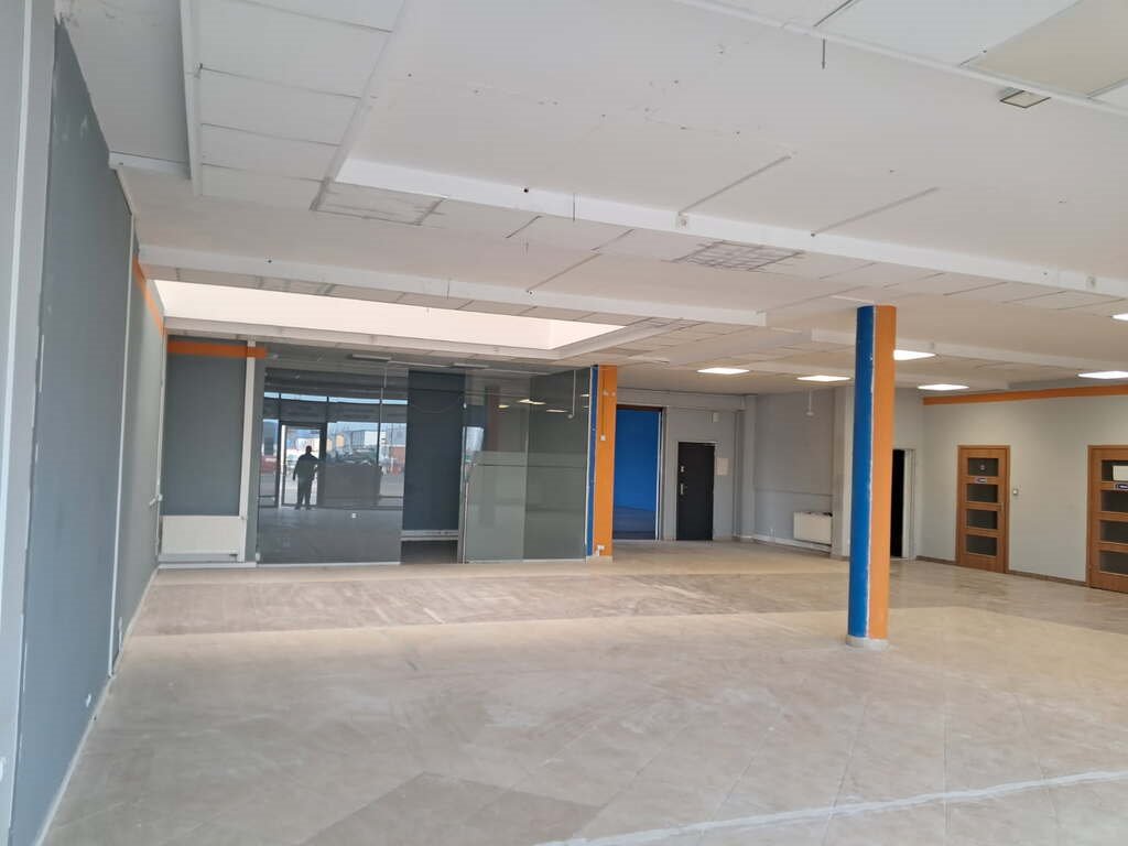 Warszawa Bemowo: 230 m² magazyn i 390 m² salon z parkingiem Warszawa, Bemowo  230m2 Foto 1