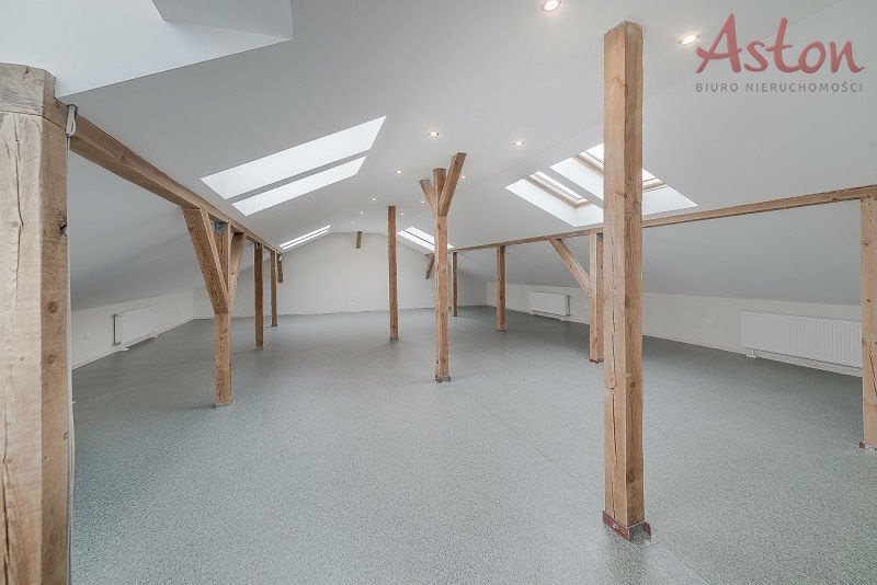 Lokal biurowy z potencjałem, widoczny przy ruchliwym skrzyżowaniu Tychy, Zwierzyniec  120m2 Foto 1