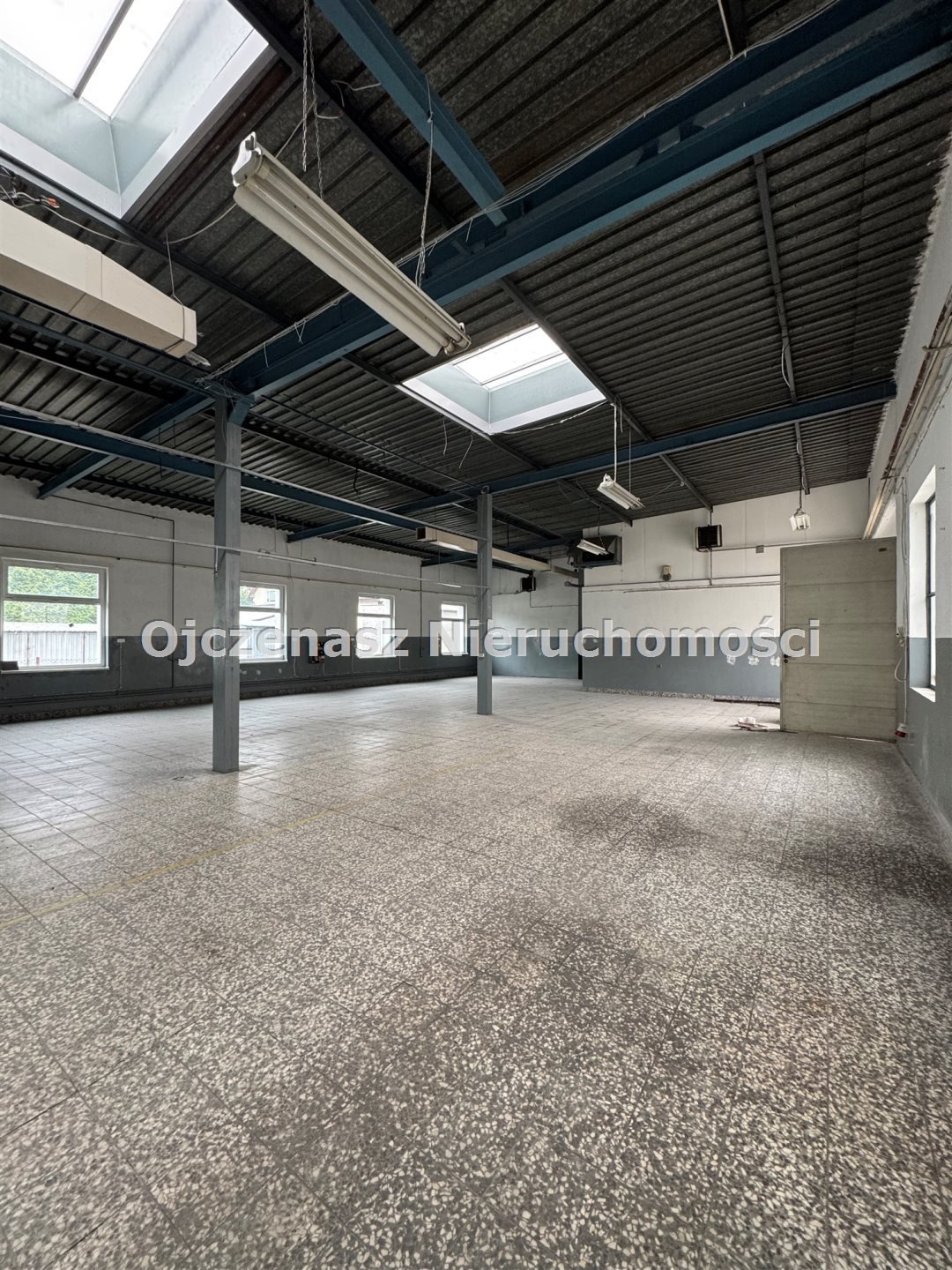 Na wynajem hala 930 m² z biurami i parkingiem w Bydgoszczy Bydgoszcz, Bartodzieje  930m2 Foto 1