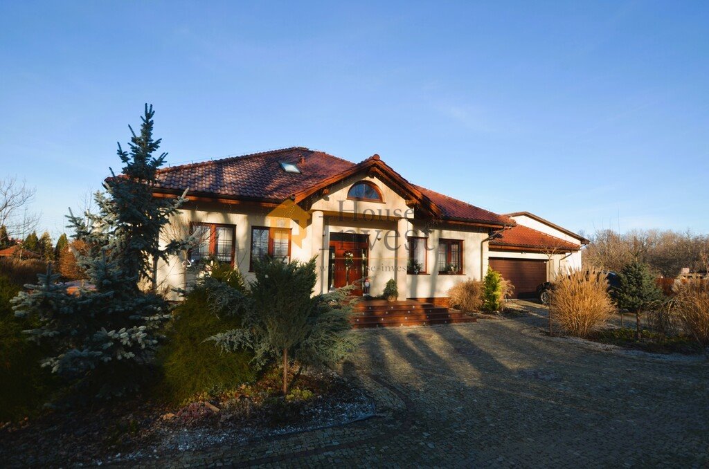 Przestronny dom 221 m2 z garażem i ogrodem w Jaworze Jawor, Głucha  221m2 Foto 1