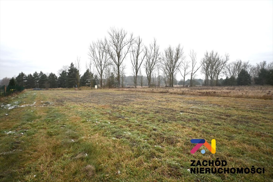 Sprzedam działkę 2377 m² z mediami, lasem i jeziorami Zabór  2 377m2 Foto 1